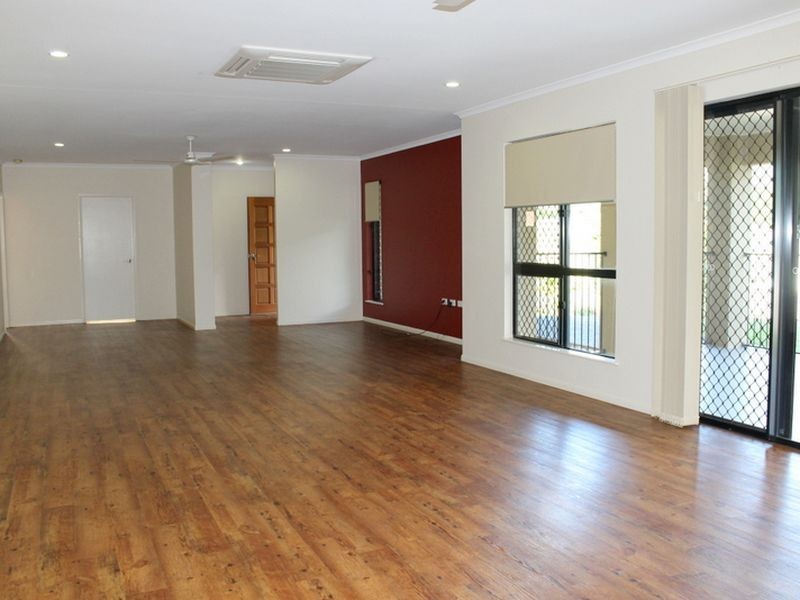 5 Queely Close, Redlynch QLD 4870