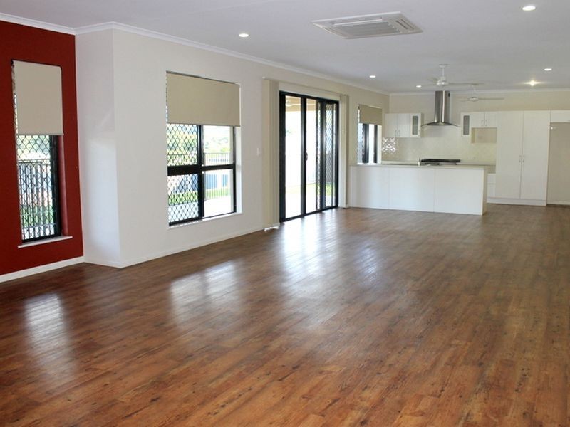 5 Queely Close, Redlynch QLD 4870