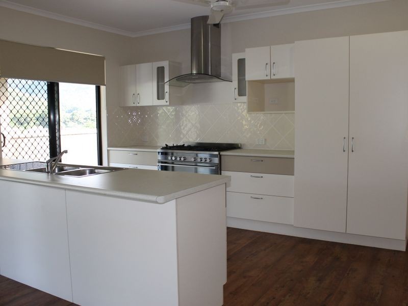 5 Queely Close, Redlynch QLD 4870