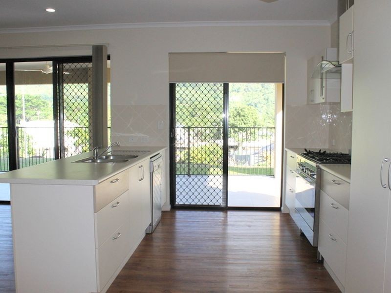 5 Queely Close, Redlynch QLD 4870