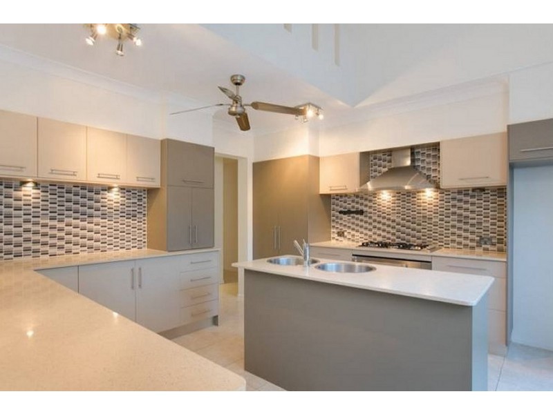 14 Barrier Close, Clifton Beach QLD 4879