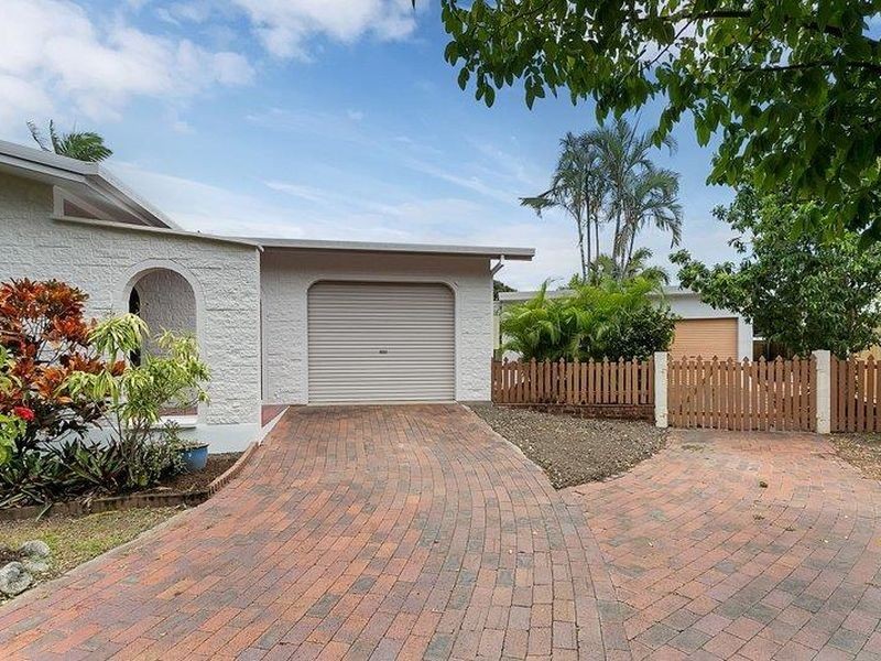 16 Scarborough Close, Kewarra Beach QLD 4879