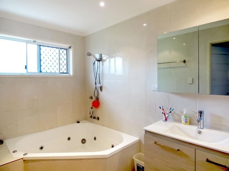 15 Beaver Street, Clifton Beach QLD 4879