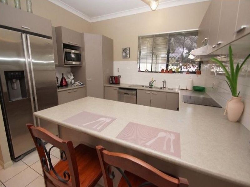 5 Paramount Close, White Rock QLD 4868