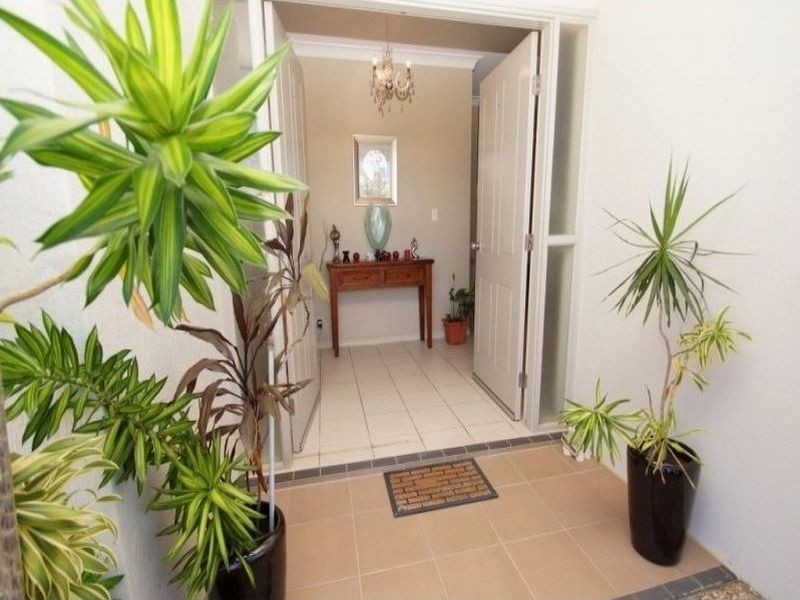 5 Paramount Close, White Rock QLD 4868