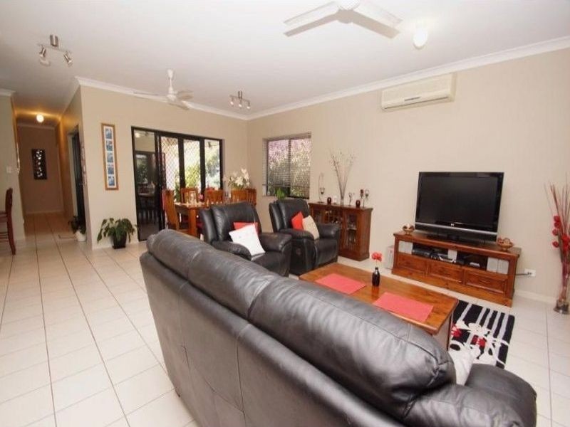5 Paramount Close, White Rock QLD 4868