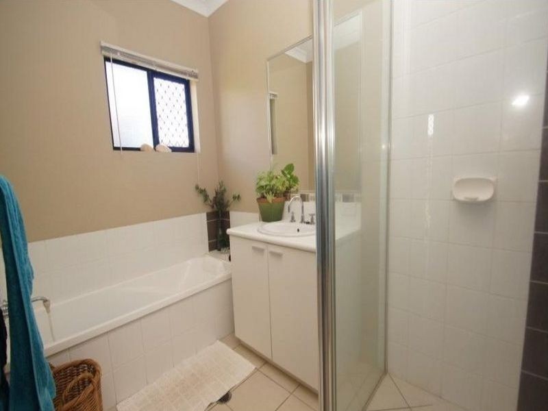5 Paramount Close, White Rock QLD 4868