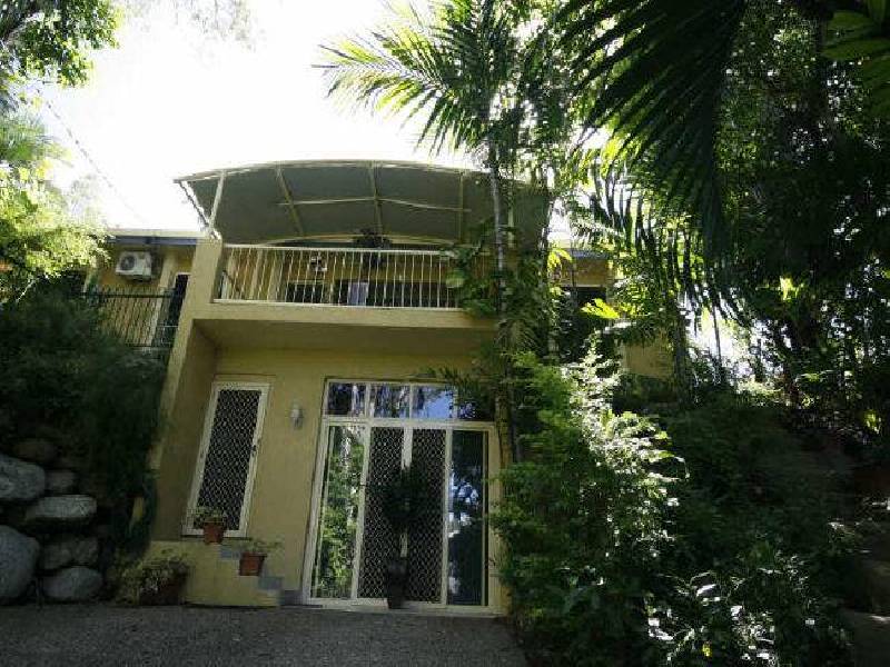 3 Oliva Street, Palm Cove QLD 4879