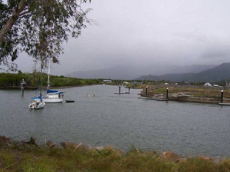 4 Riverside Parade, Trinity Park QLD 4879