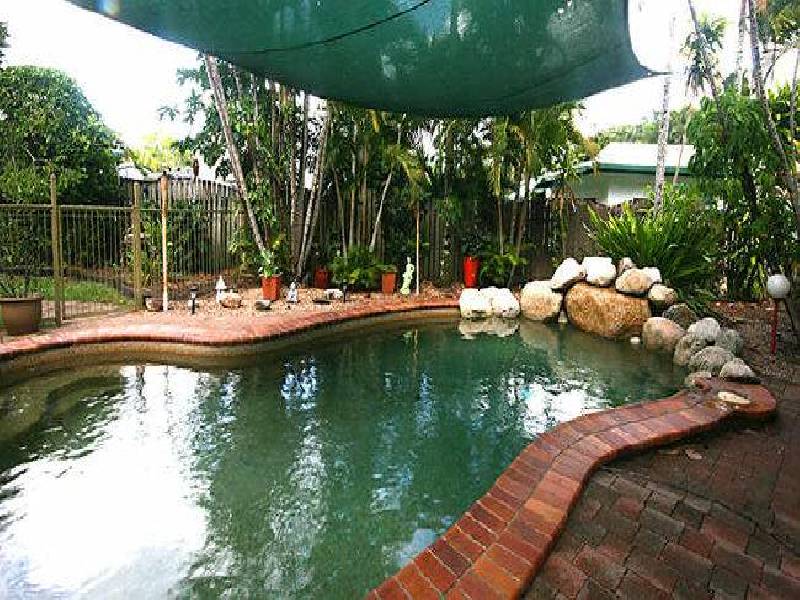 7 Carbeen Close, Holloways Beach QLD 4878