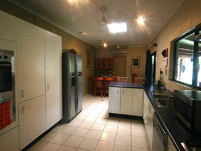 7 Carbeen Close, Holloways Beach QLD 4878
