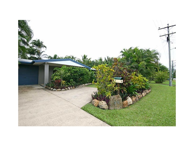 94 Enmore Street, Manoora QLD 4870