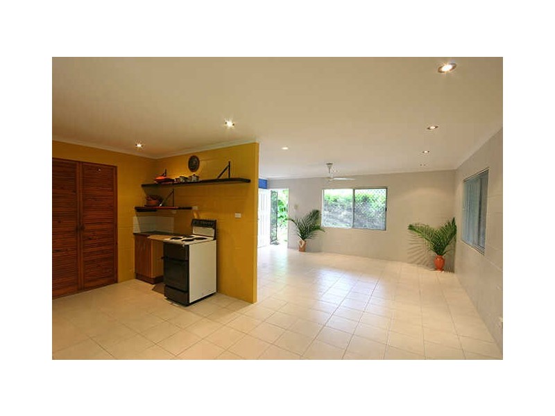 94 Enmore Street, Manoora QLD 4870