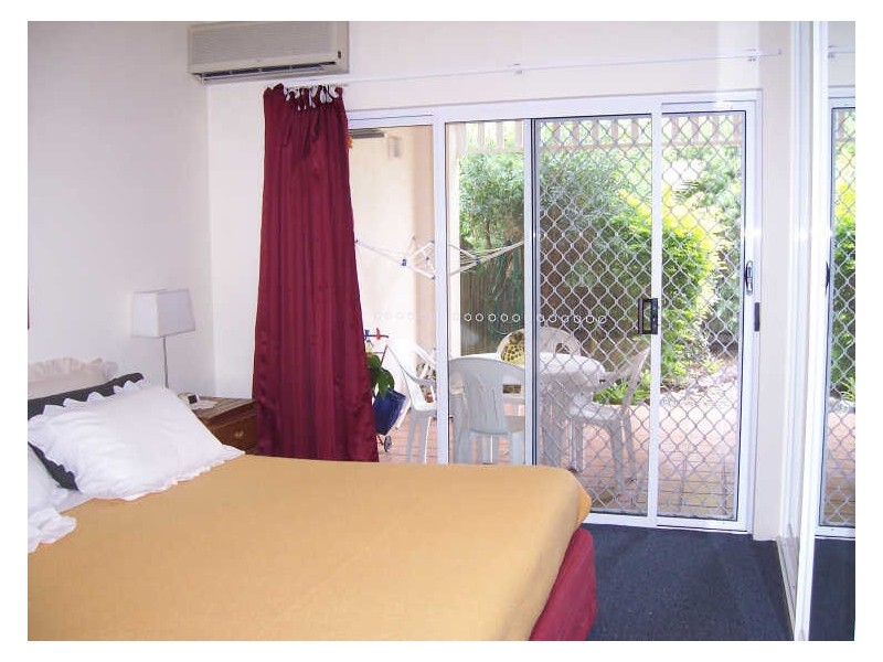 32/24 Warren Street, Palm Cove QLD 4879