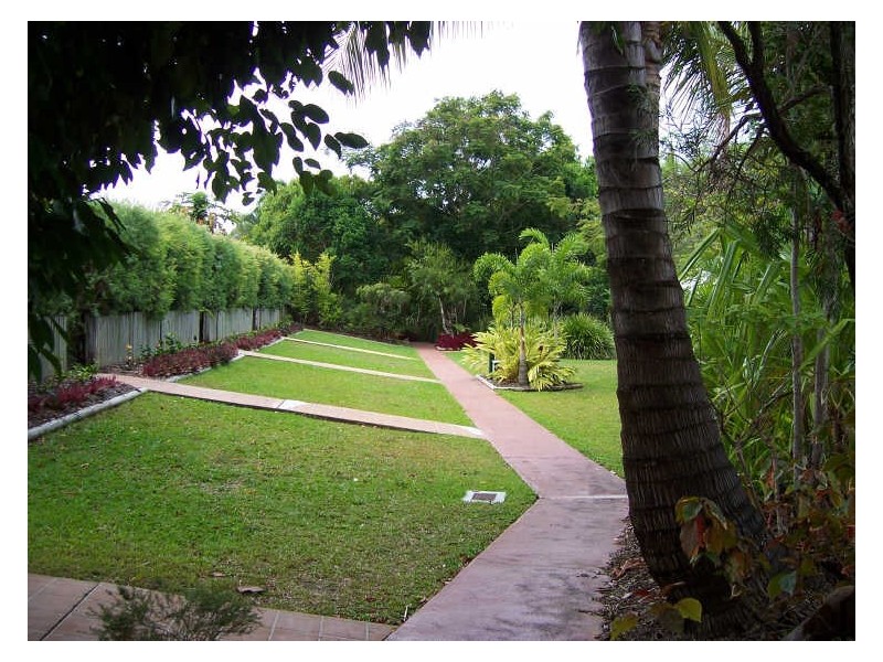 32/24 Warren Street, Palm Cove QLD 4879