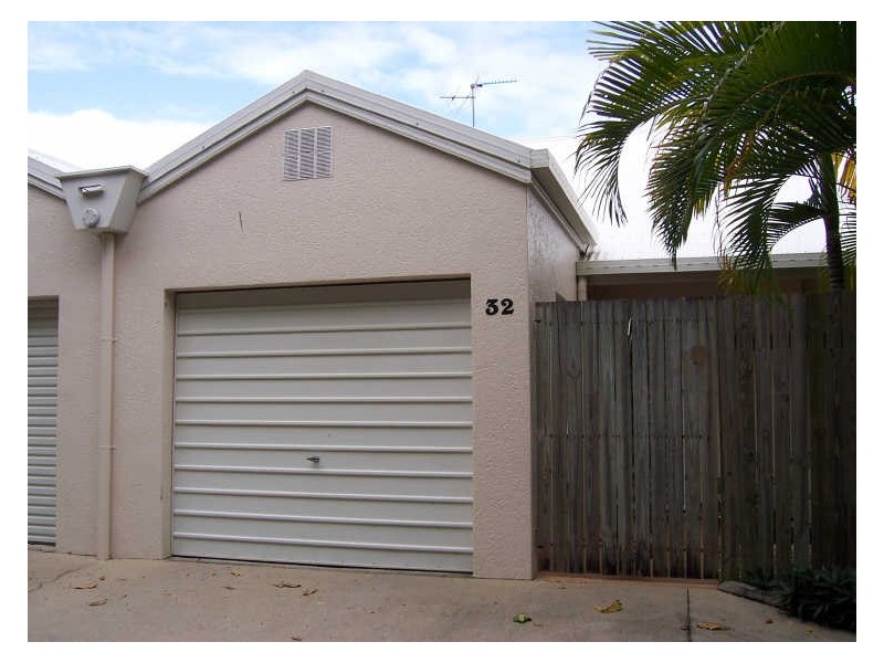 32/24 Warren Street, Palm Cove QLD 4879