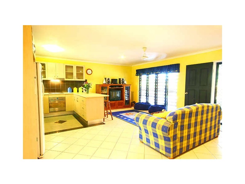 4 Tapini Close, Trinity Beach QLD 4879