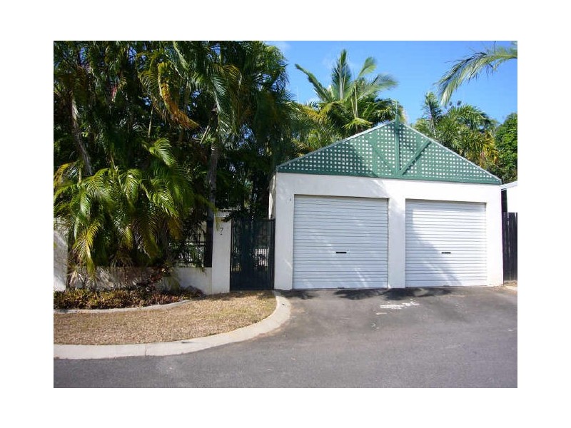 7 Rainy Mountain Place, Smithfield QLD 4878