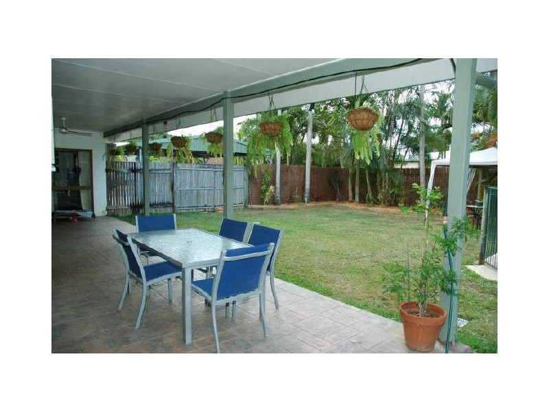 25 Rabaul Street, Trinity Beach QLD 4879