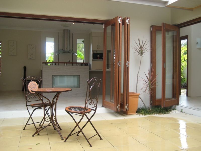 1 Muller Street, Palm Cove QLD 4879