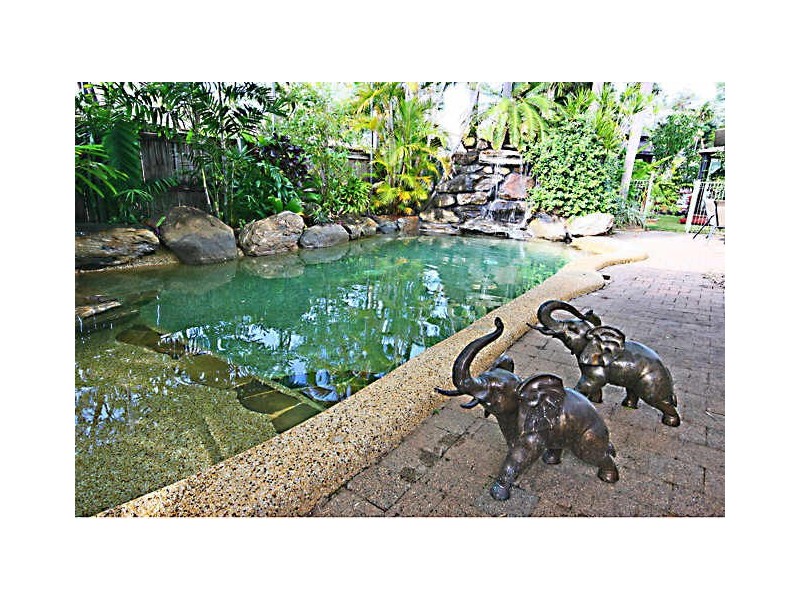 2 Cantal Close, Smithfield QLD 4878