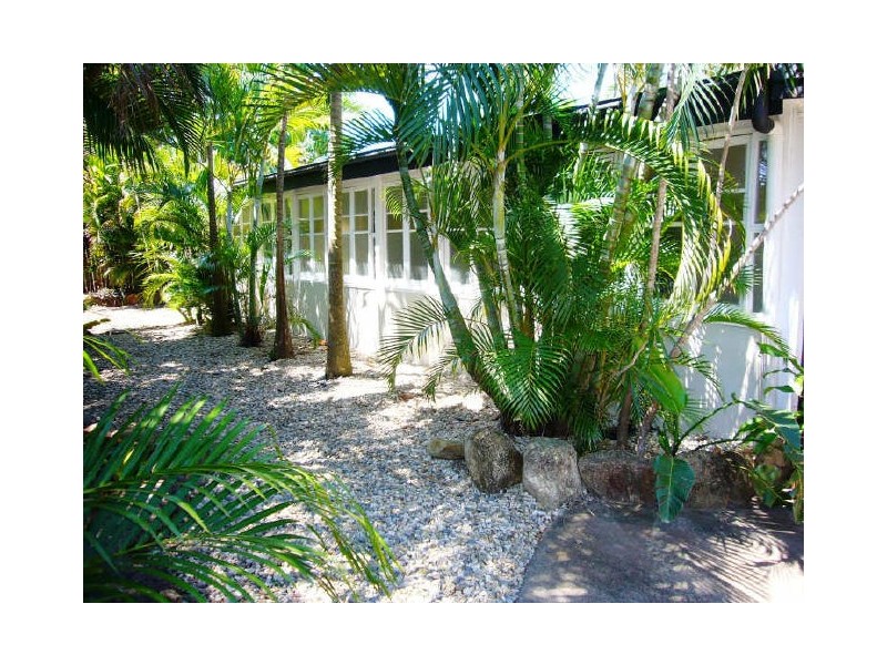 16 Jacaranda Street, Holloways Beach QLD 4878