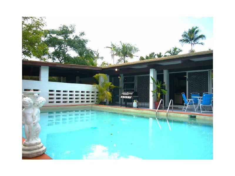 Holloways Beach QLD 4878