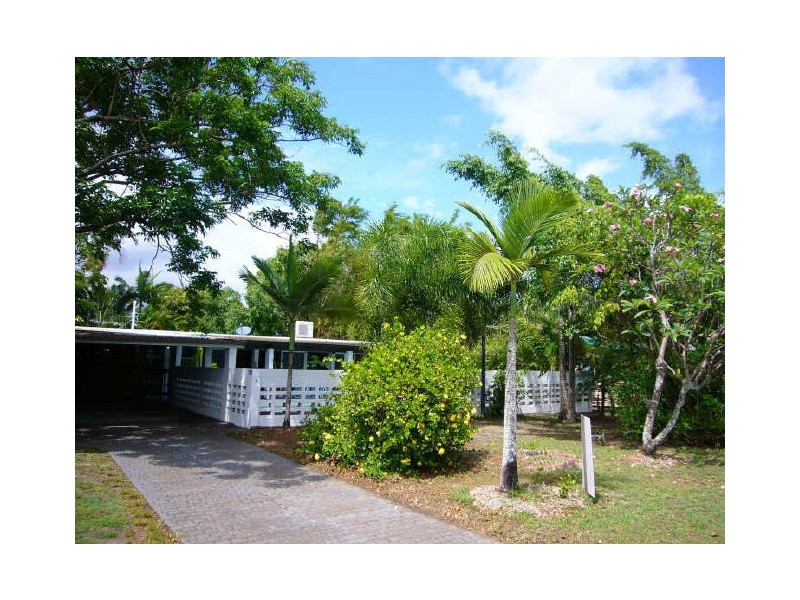 Holloways Beach QLD 4878