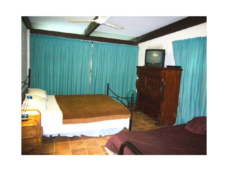 Holloways Beach QLD 4878