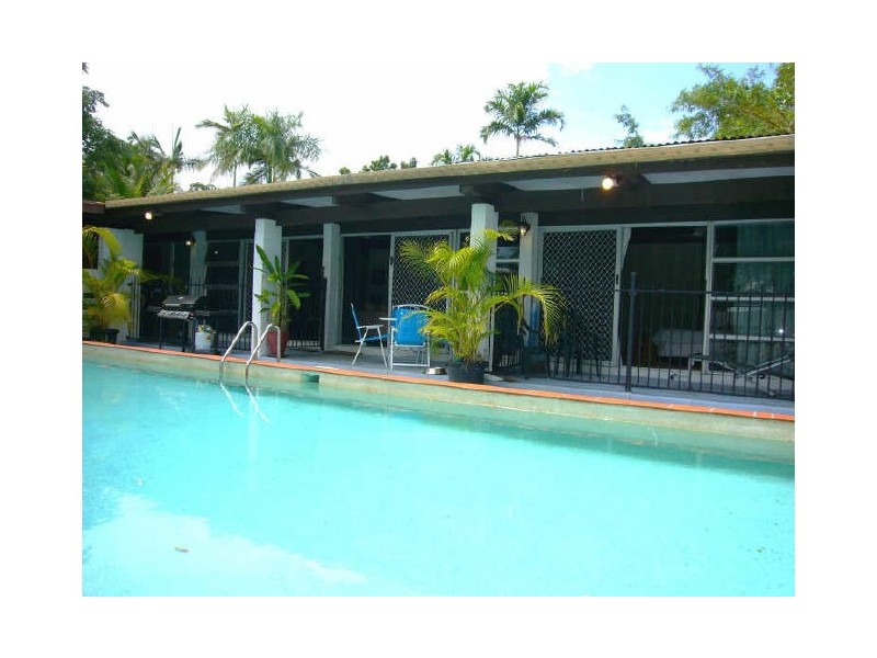 Holloways Beach QLD 4878