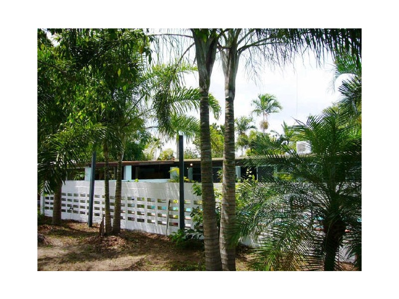 Holloways Beach QLD 4878