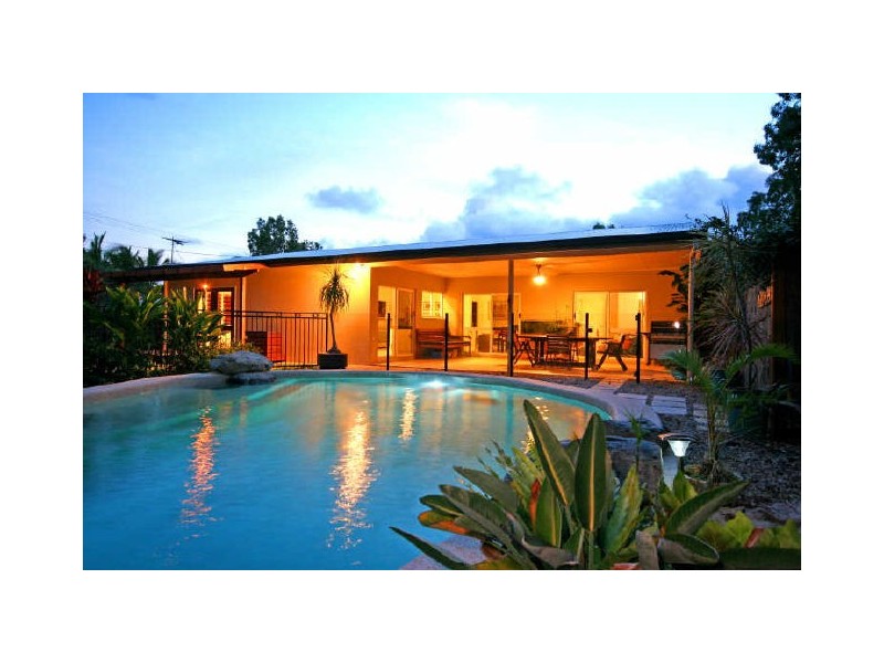 6 Volute Close, Trinity Beach QLD 4879