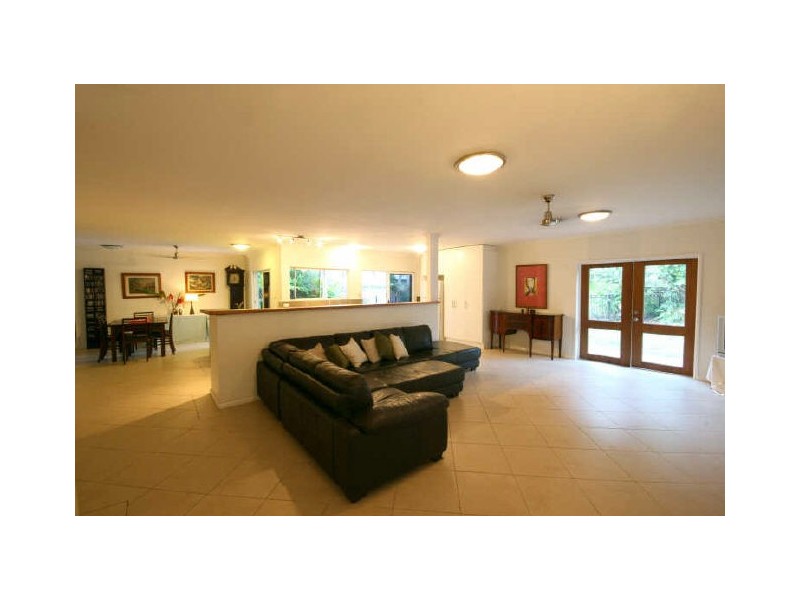 6 Volute Close, Trinity Beach QLD 4879