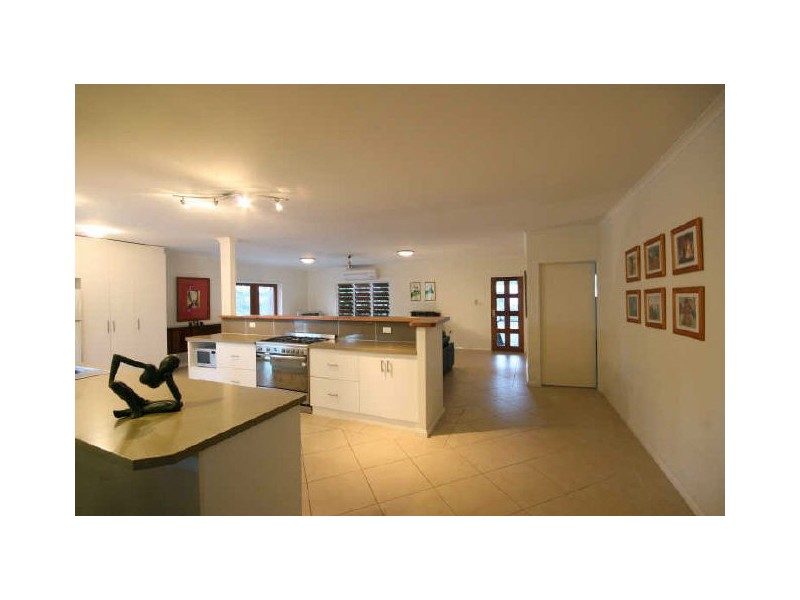 6 Volute Close, Trinity Beach QLD 4879
