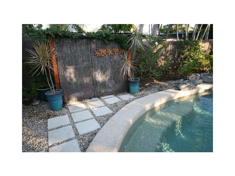 6 Volute Close, Trinity Beach QLD 4879