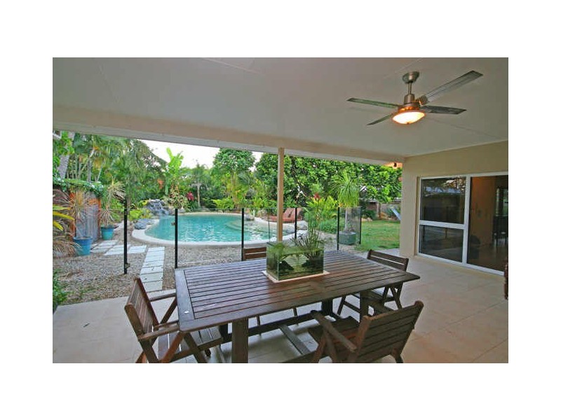 6 Volute Close, Trinity Beach QLD 4879