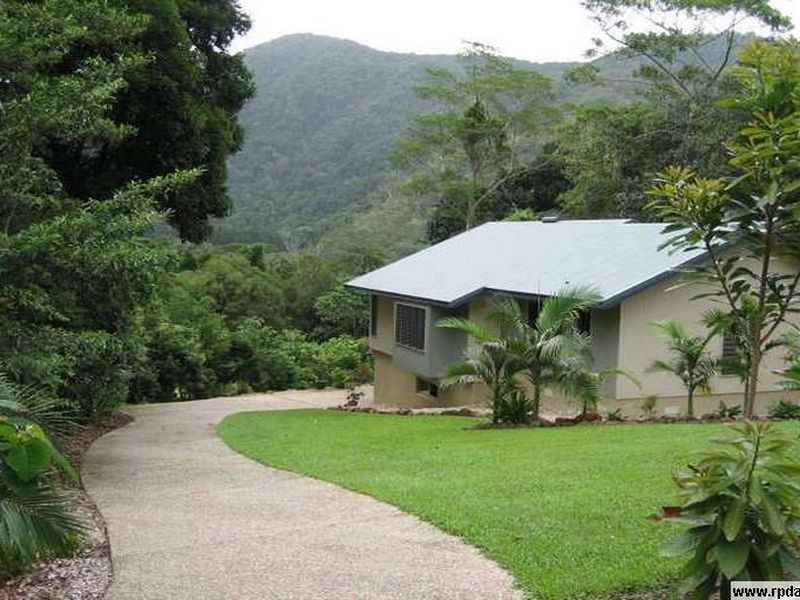 17 Frond Close, Redlynch QLD 4870