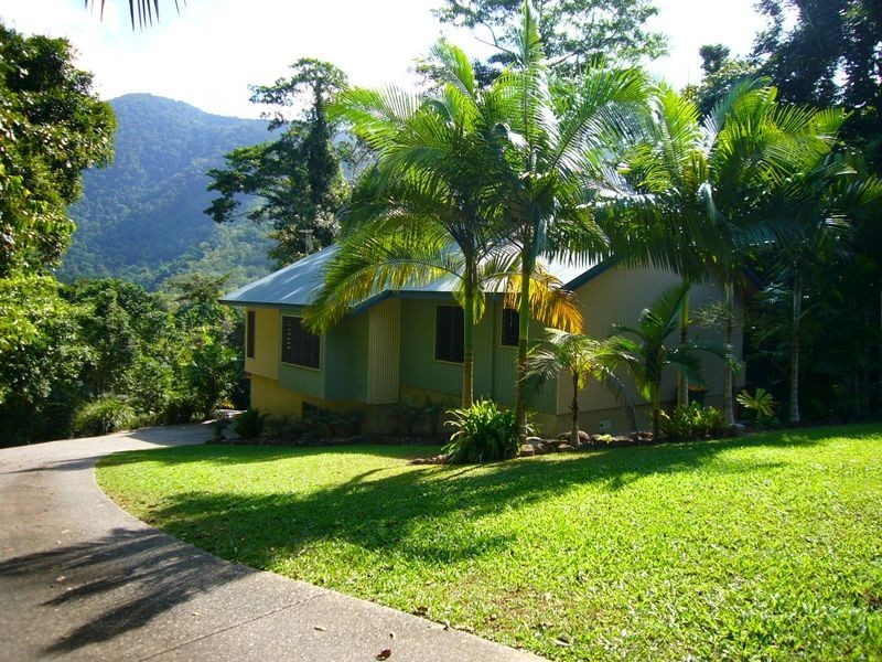 17 Frond Close, Redlynch QLD 4870