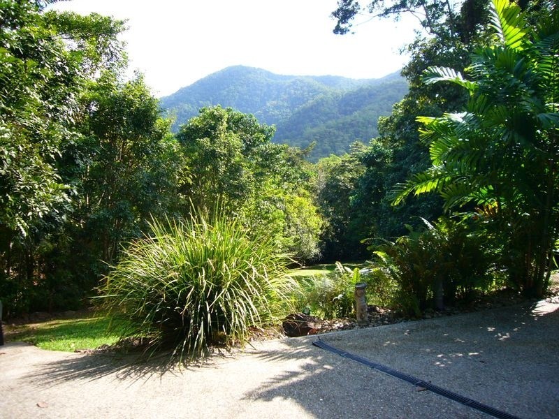 17 Frond Close, Redlynch QLD 4870