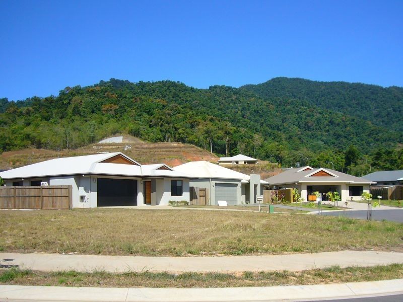 1 Nairen Close, Redlynch QLD 4870