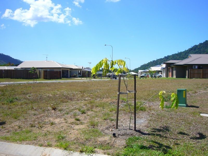 1 Nairen Close, Redlynch QLD 4870