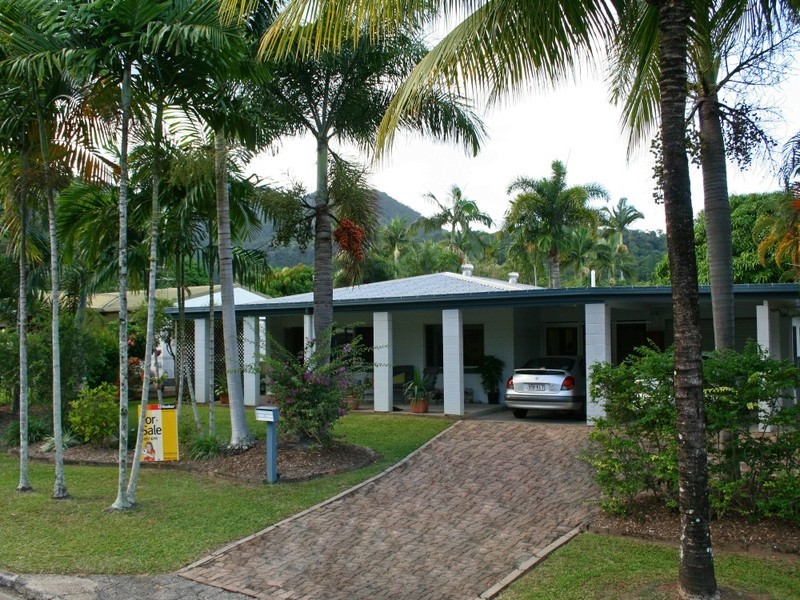 14 Cambrian Avenue, Smithfield QLD 4878