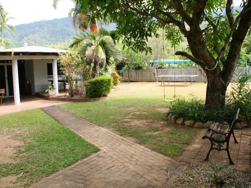 14 Cambrian Avenue, Smithfield QLD 4878