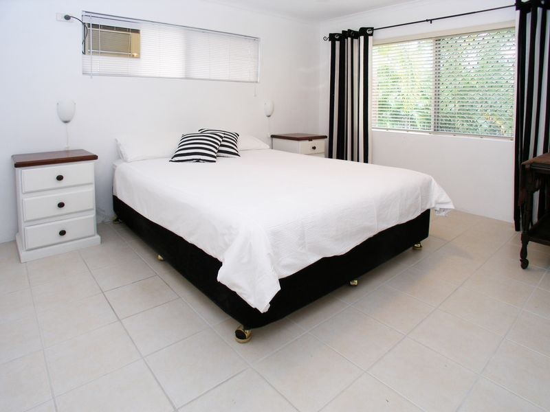 16 Palm Street, Holloways Beach QLD 4878