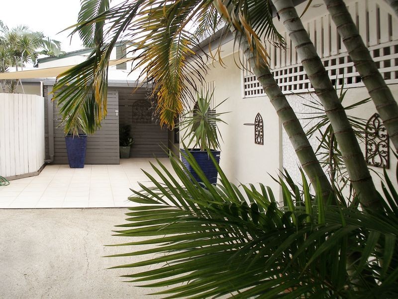 16 Palm Street, Holloways Beach QLD 4878