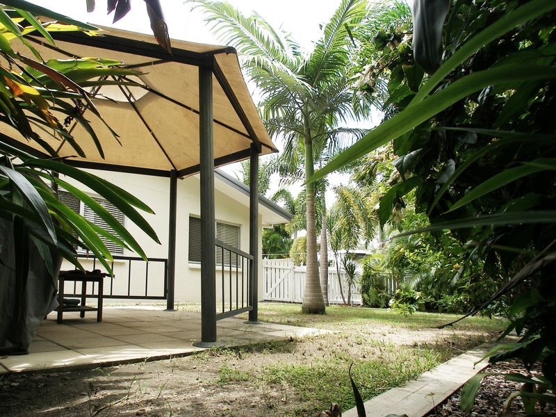 16 Palm Street, Holloways Beach QLD 4878