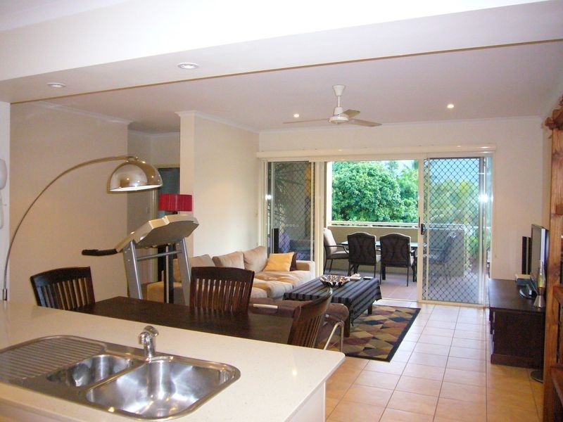 1/110 Moore Street, Trinity Beach QLD 4879