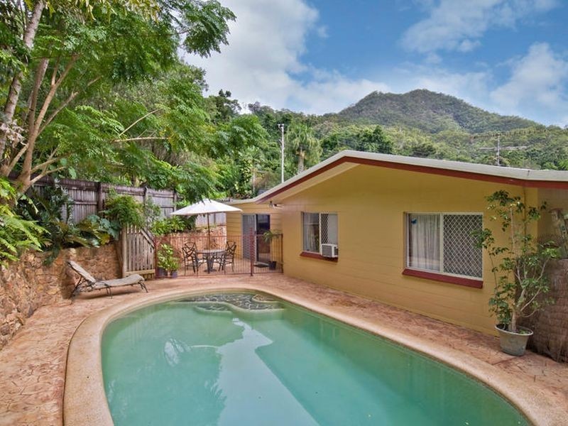 12 Marcia Close, Smithfield QLD 4878