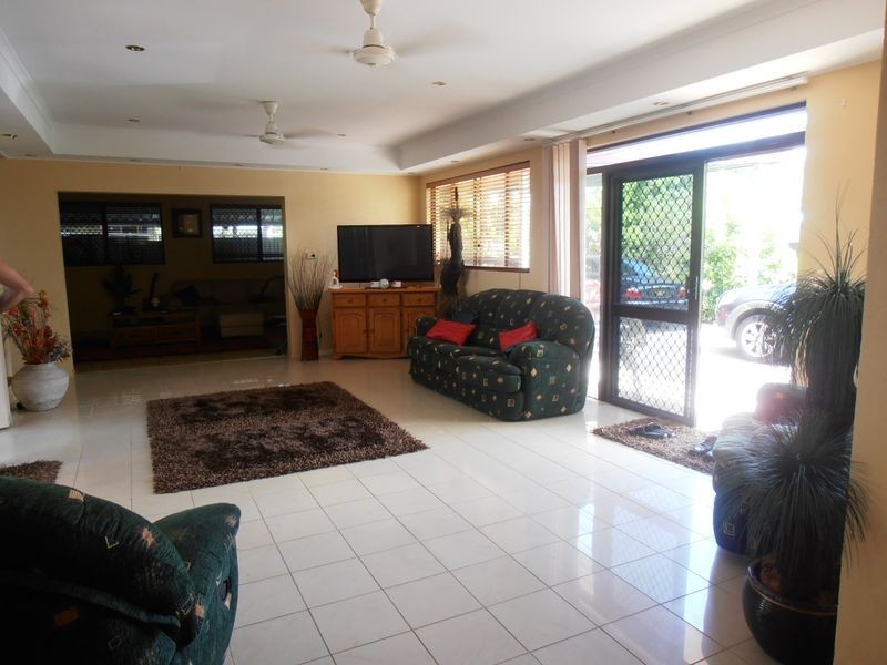 6 Roslyn Close, Yorkeys Knob QLD 4878