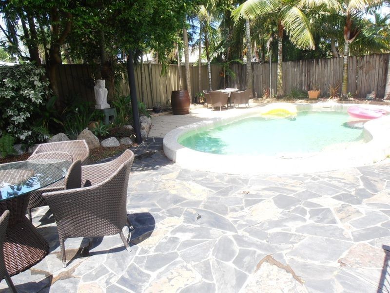 6 Roslyn Close, Yorkeys Knob QLD 4878